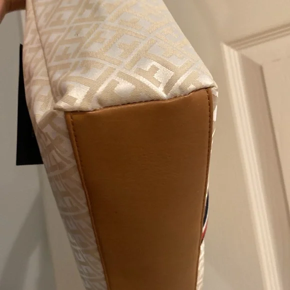 New with Tags- Tommy Hilfiger- “The Shopper” Bag-Lots of pockets!! - Picture 6 of 12